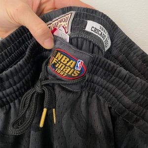 Mitchell & Ness 97-98 Finals Bulls Shorts